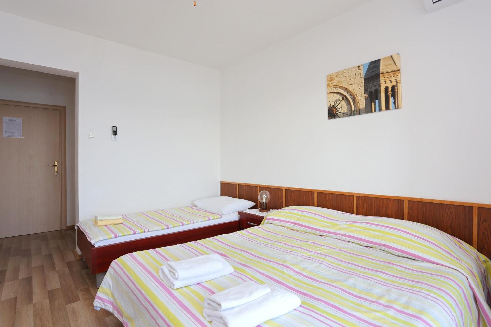 Apartments By The Sea Igrane, Makarska - 6653 Rom bilde
